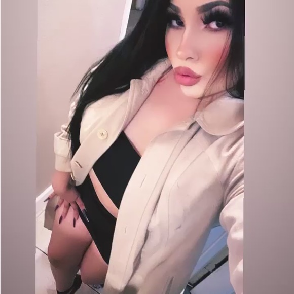 MEET YOUR POSHER SUMMER 🦋✨ - Picture 6 of 7